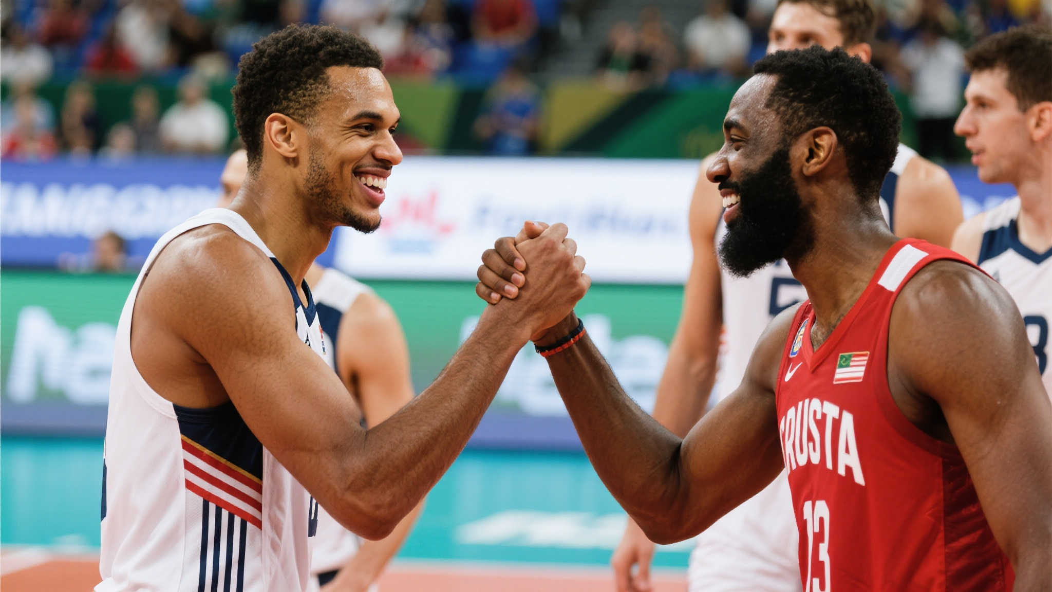 亚历山大捧杯归队,与卡莱尔深情拥抱致意 一种良好的体育精神要求每位选手在赛场内外都懂得彼此